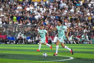 Lần đầu tiên kể từ tháng 9/2016, Real ghi bàn trong một trận đấu với 3 hậu vệ.
